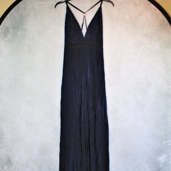 STYLESTALKER Plunging Neckline Crepe Maxi Dress - Picture 3 of 15